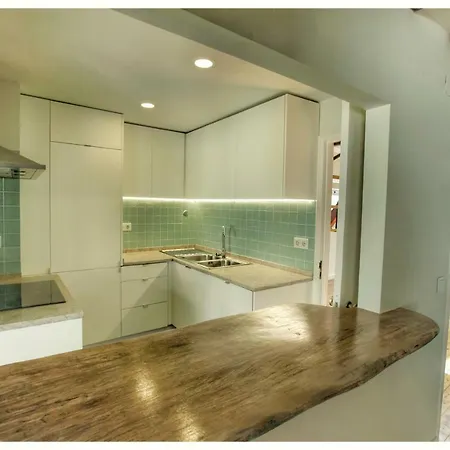 Apartment Charming Top Floor River View, Historic Center Lisbon